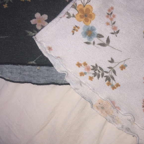 Floral Cropped Tank Tops - Picture 6 of 8